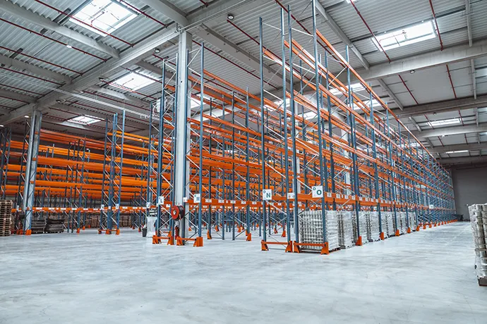 Stockage des marchandises en rack à Angers